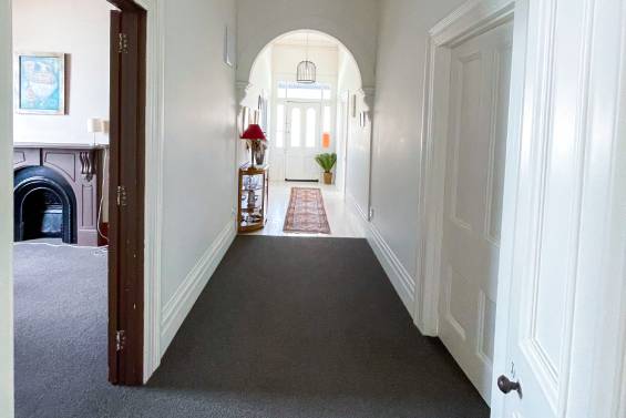 spacious 4-bedroom villa - hallway