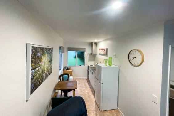 Railway Lane guest house - dining area