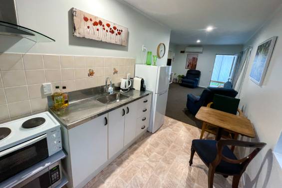 Railway Lane guest house - kitchen