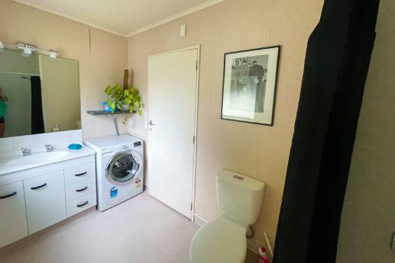 Railway Lane guest house - laundry